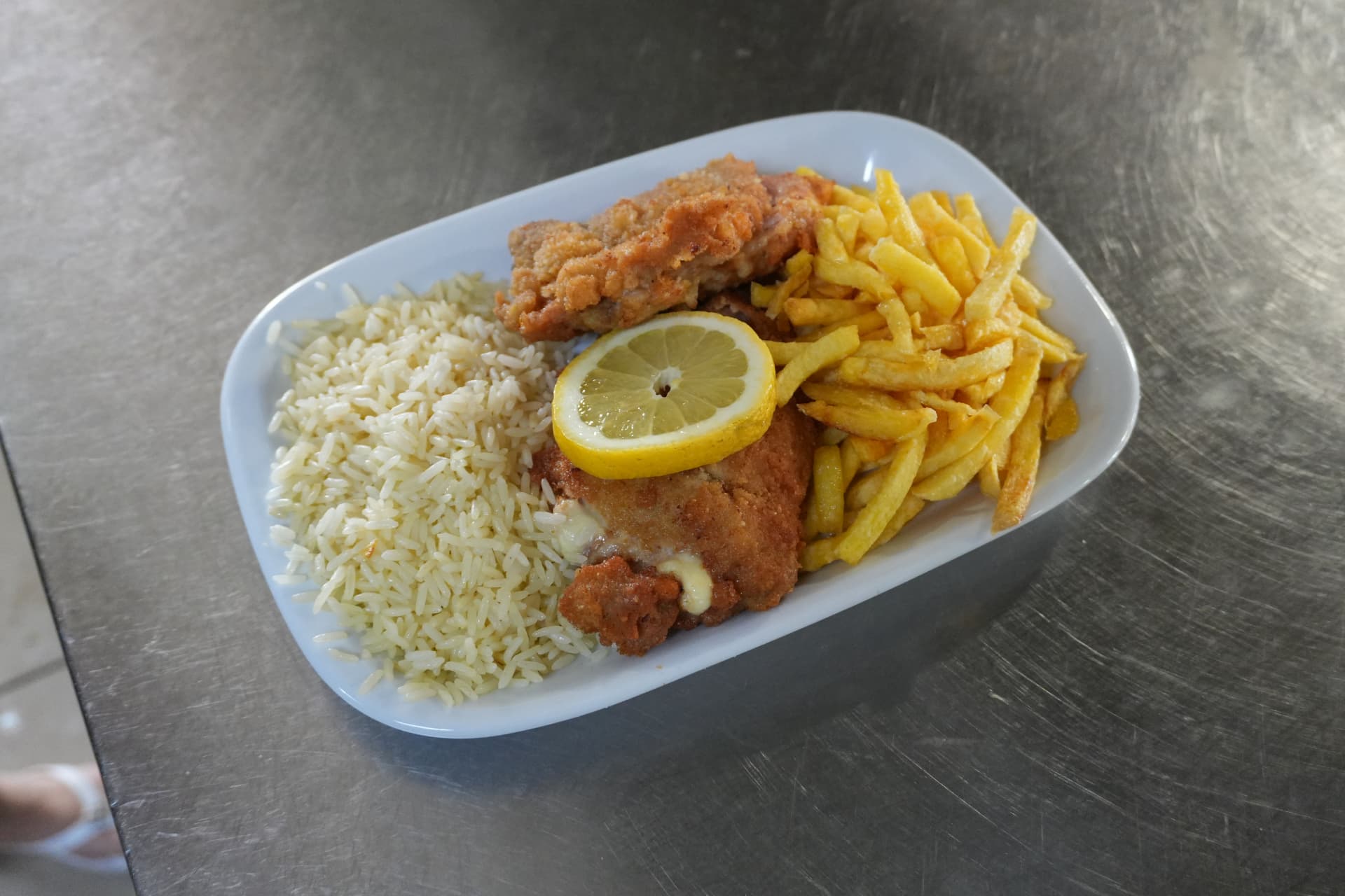 Dindão breaded chicken with rice and fries, original photograph taken during service